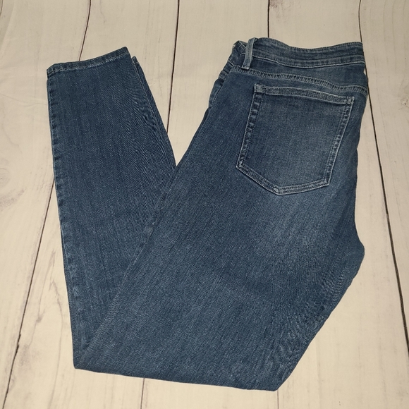 Guess Jeans - Picture 10 of 13